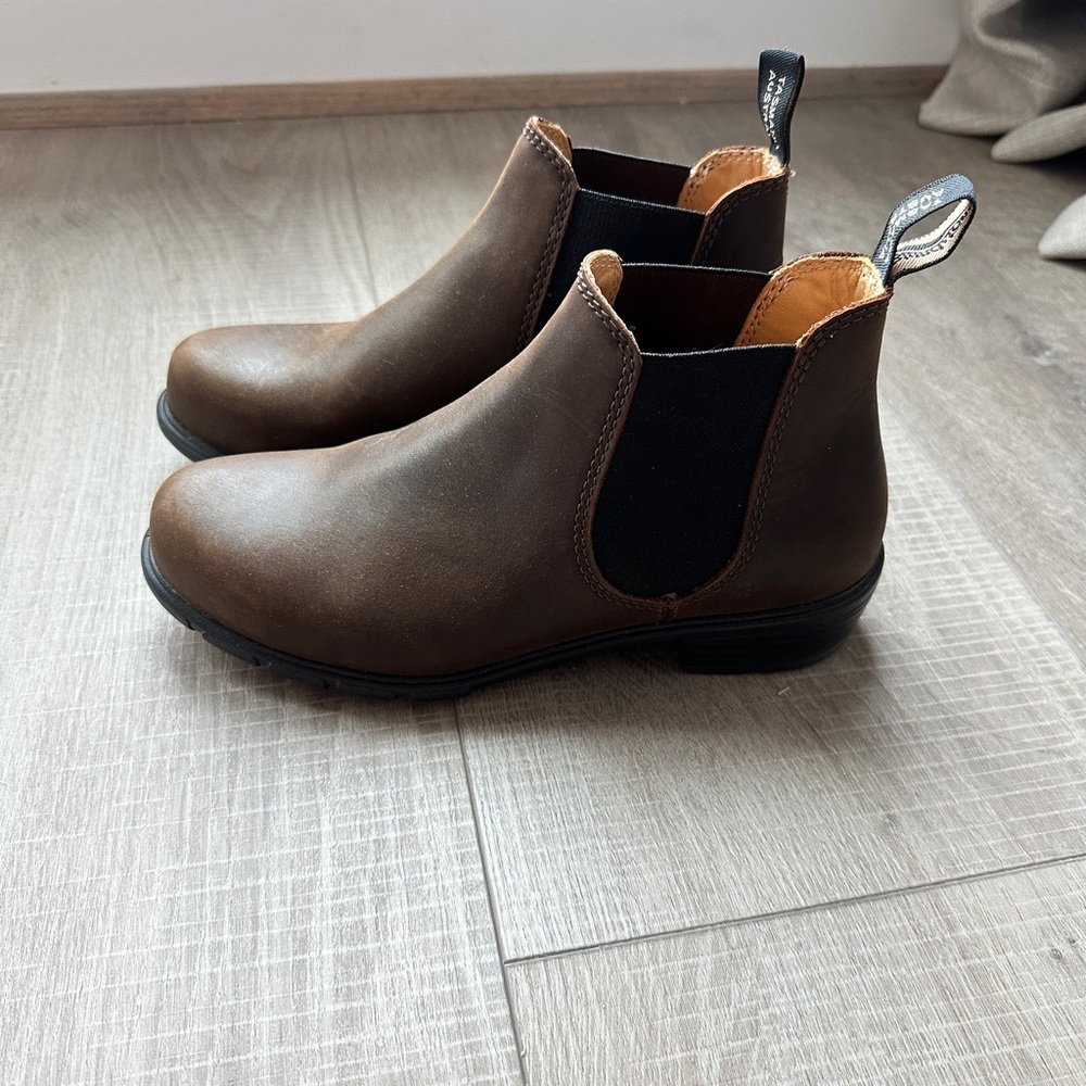 Blundstone boots - size 7